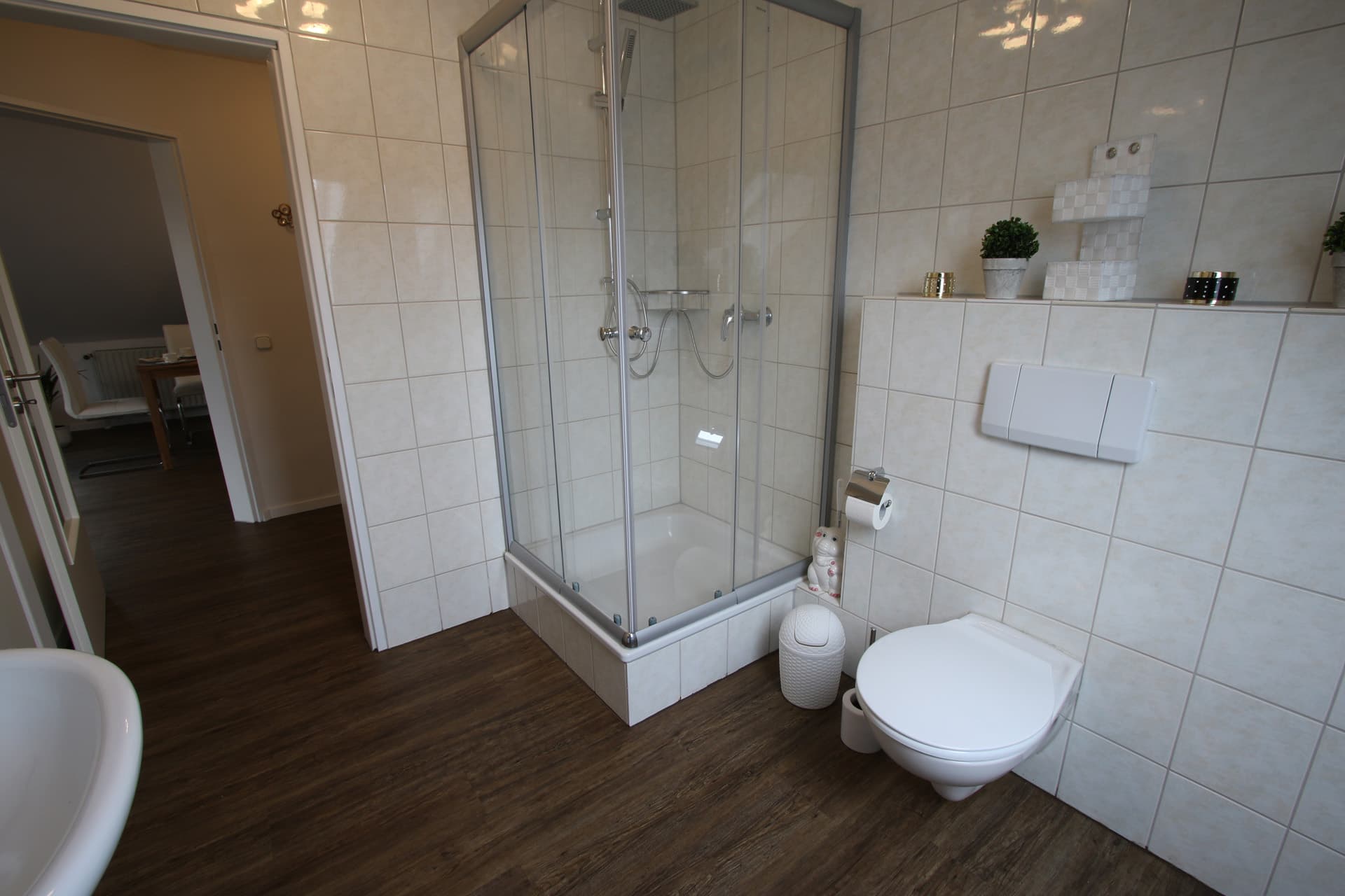 Moderne douche in vakantiewoning Am See 2 in Rhauderfehn