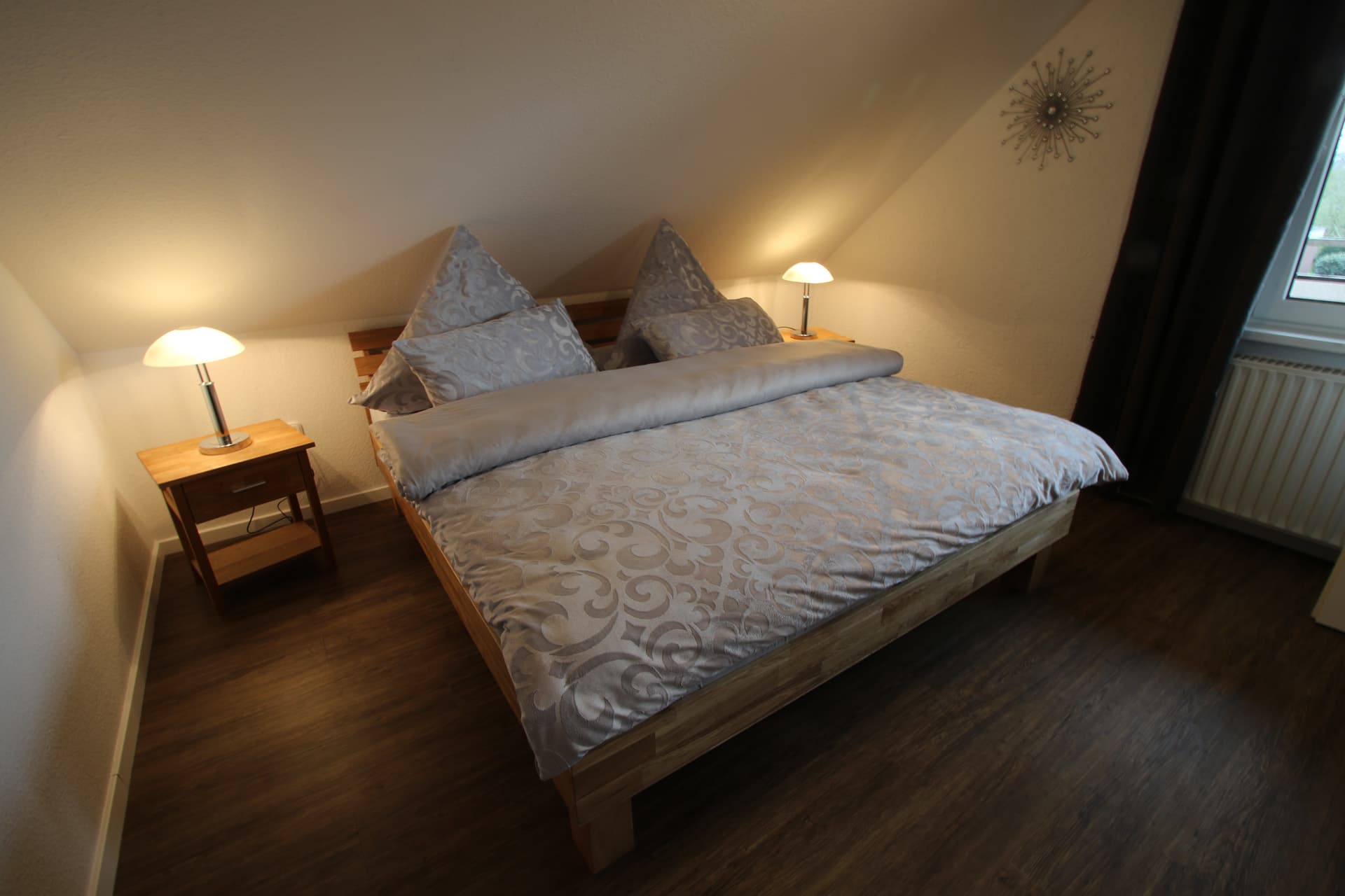 Comfortabel tweepersoonsbed in vakantiewoning Am See 2 in Rhauderfehn