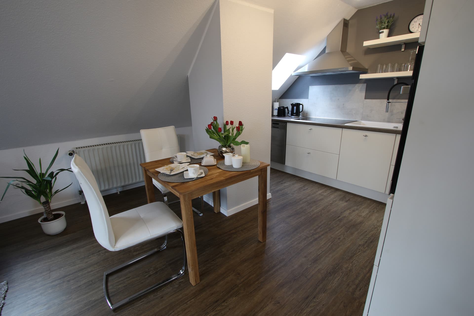 Gezellige zithoek in vakantiewoning Am See 2 in Rhauderfehn