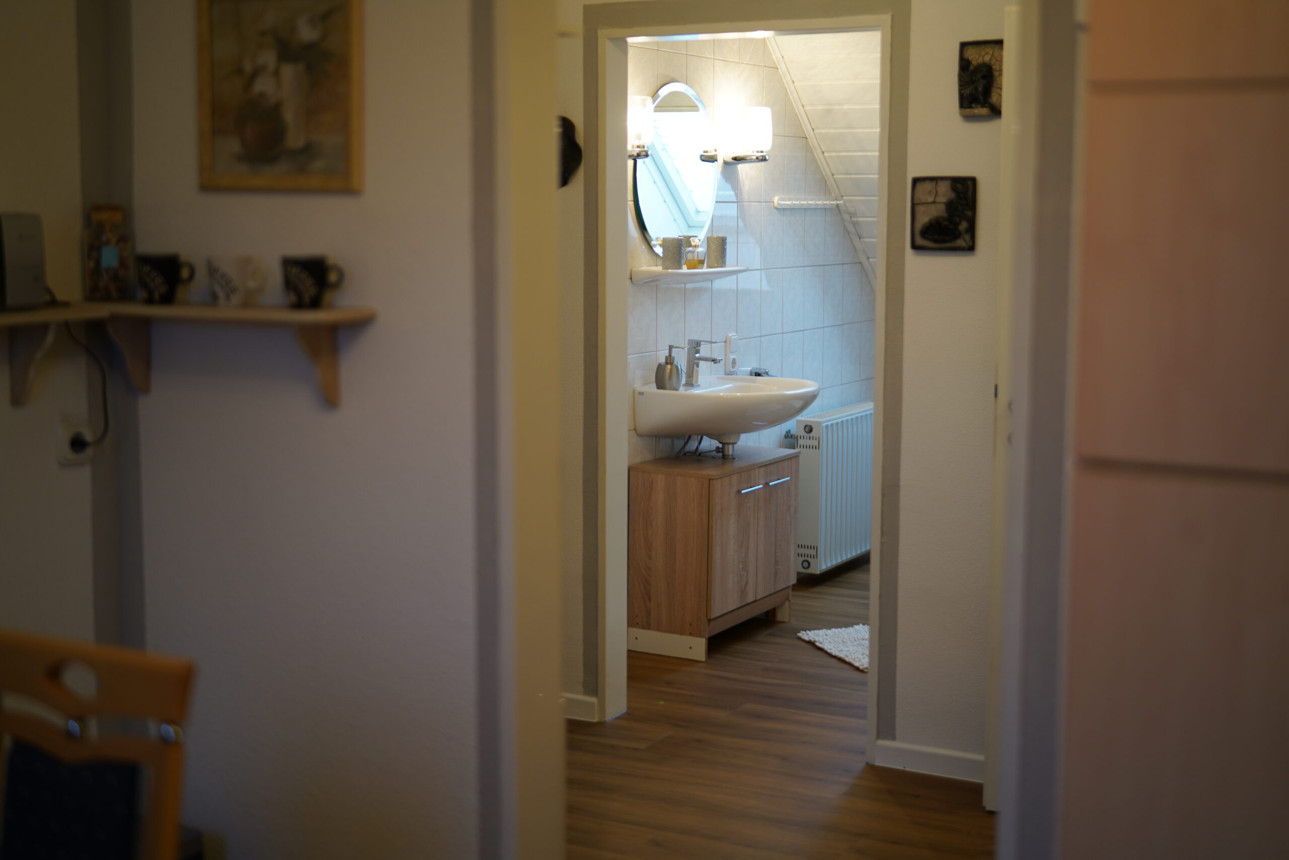 Moderne badkamer van vakantiewoning Am See 1 in Rhauderfehn
