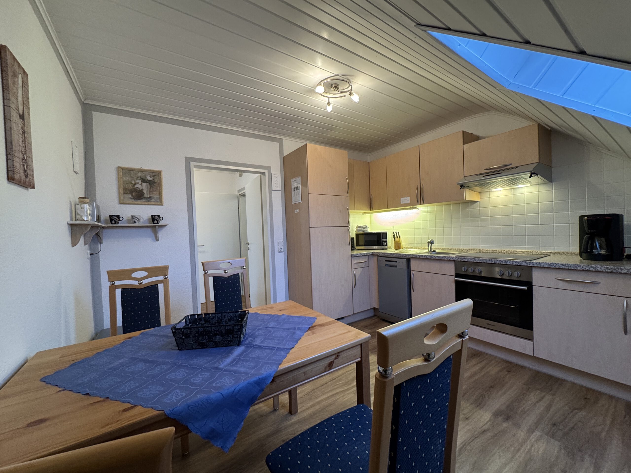Volledig uitgeruste keuken in vakantiewoning Am See 1 in Rhauderfehn