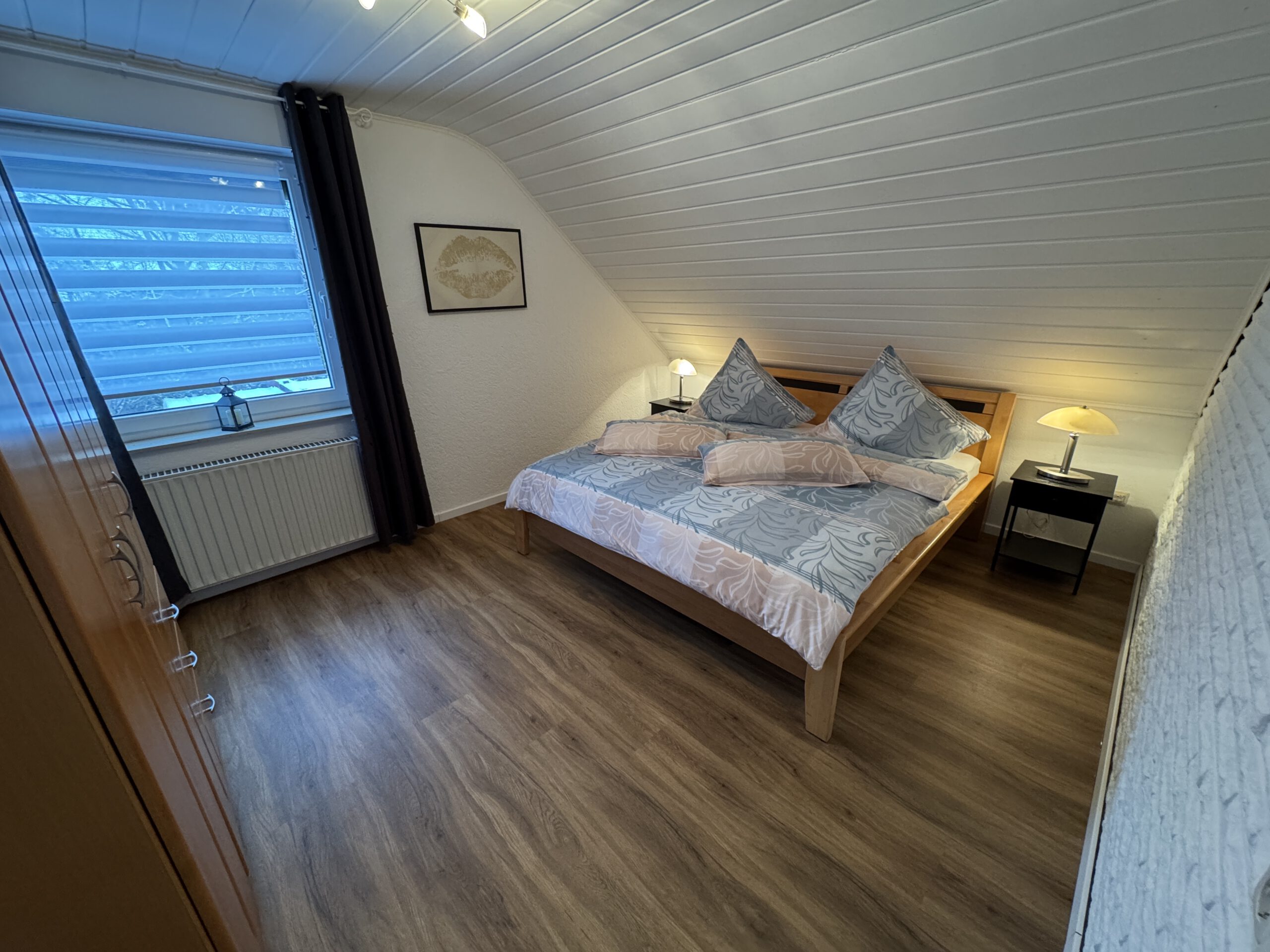 Comfortabel tweepersoonsbed in vakantiewoning Am See 1 in Rhauderfehn