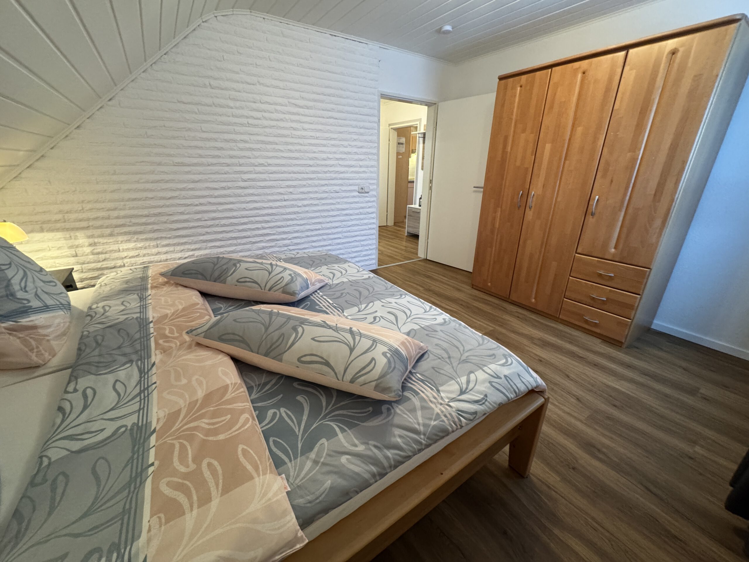 Slaapkamer van vakantiewoning Am See 1 in Rhauderfehn